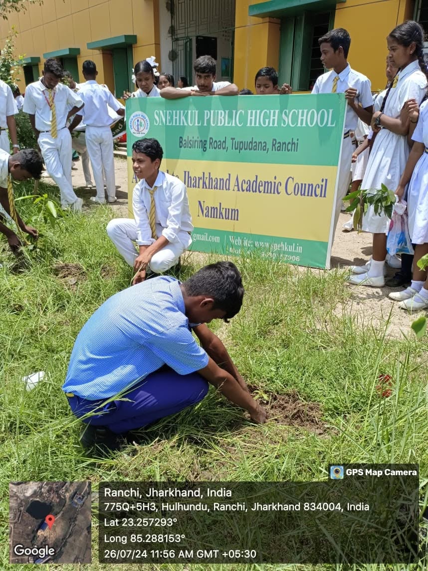 Plantation Drive with School Banner Balsiring Road